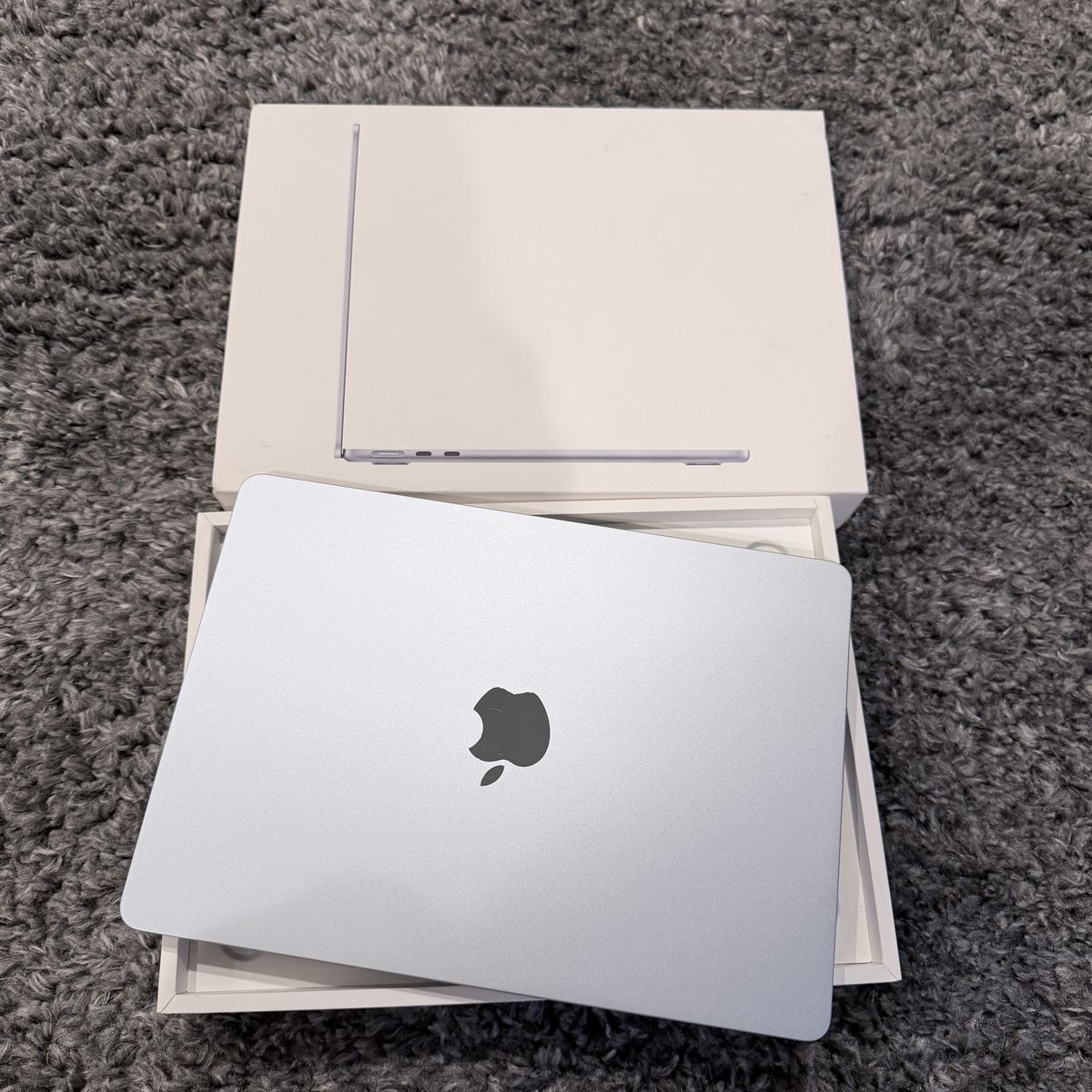 Macbook Air 2025 M4, 16gb Ram, 256gb SSD (LIKE NEW)