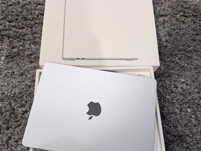 Macbook Air 2025 M4, 16gb Ram, 256gb SSD (LIKE NEW)