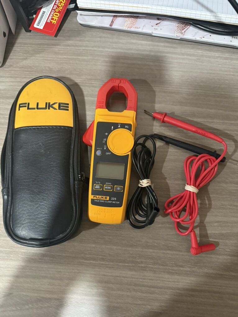 FLUKE 325 TRUE RMS CLAMP METER W/ LEADS AND CASE