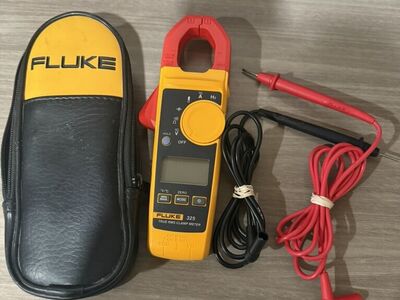FLUKE 325 TRUE RMS CLAMP METER W/ LEADS AND CASE