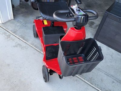 ISCOOTER 4wheel Mobility Scooter
Red*