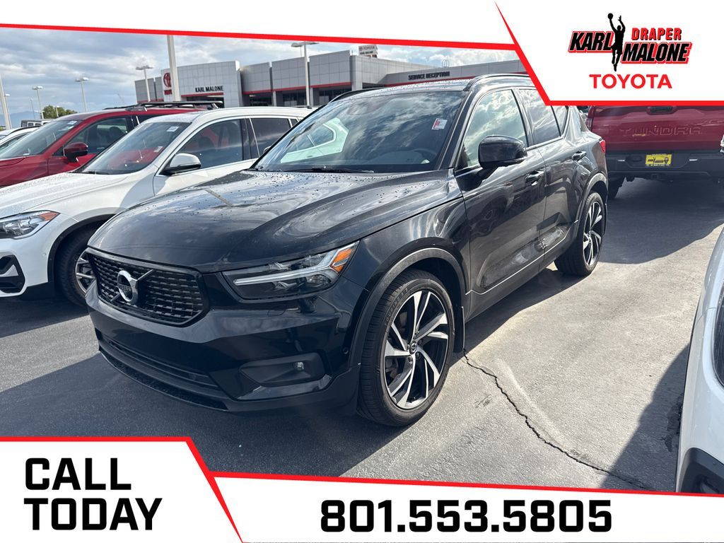2021 Volvo XC40 T5 R-Design