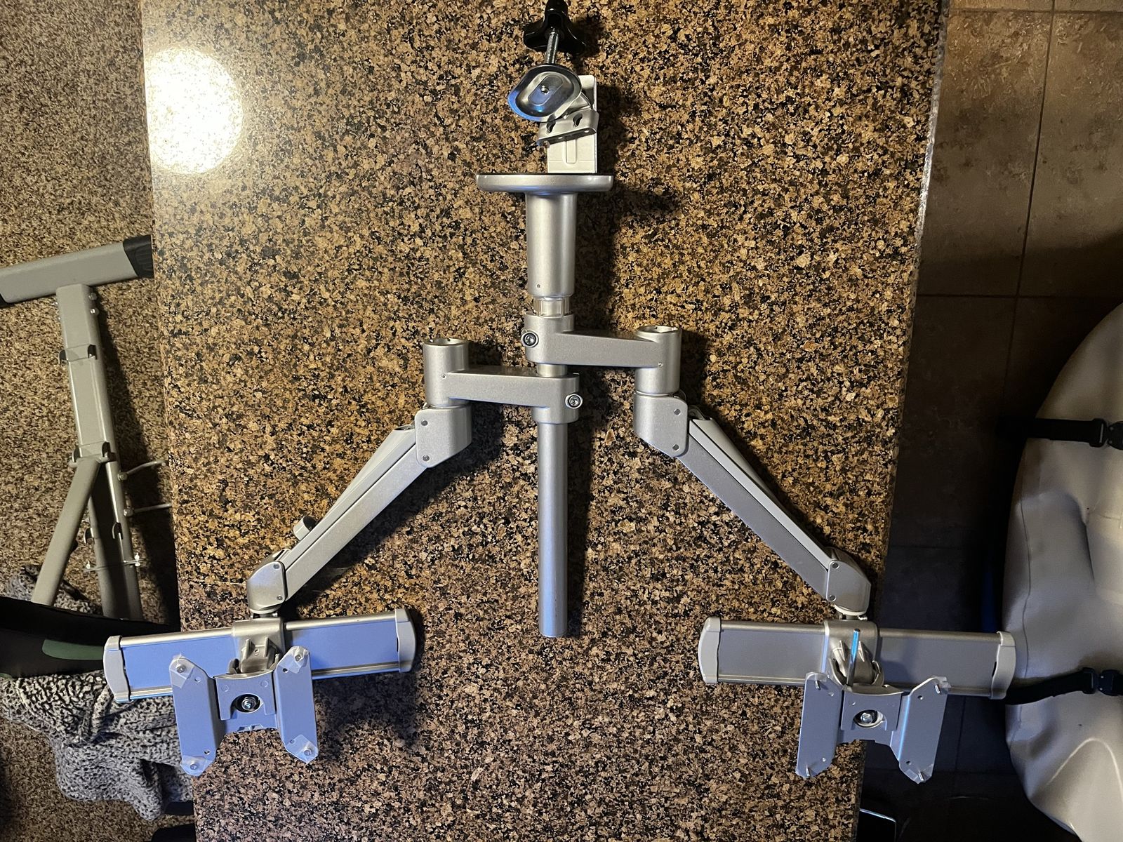 Dual monitor stand
