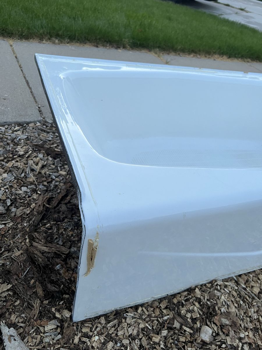 Cast-iron porcelain 1985 bathtub