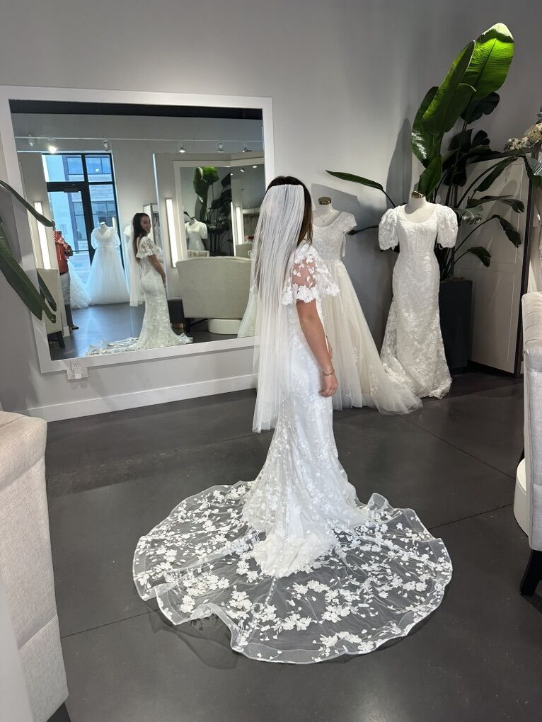 Size 2 Beautiful White Wedding Dress