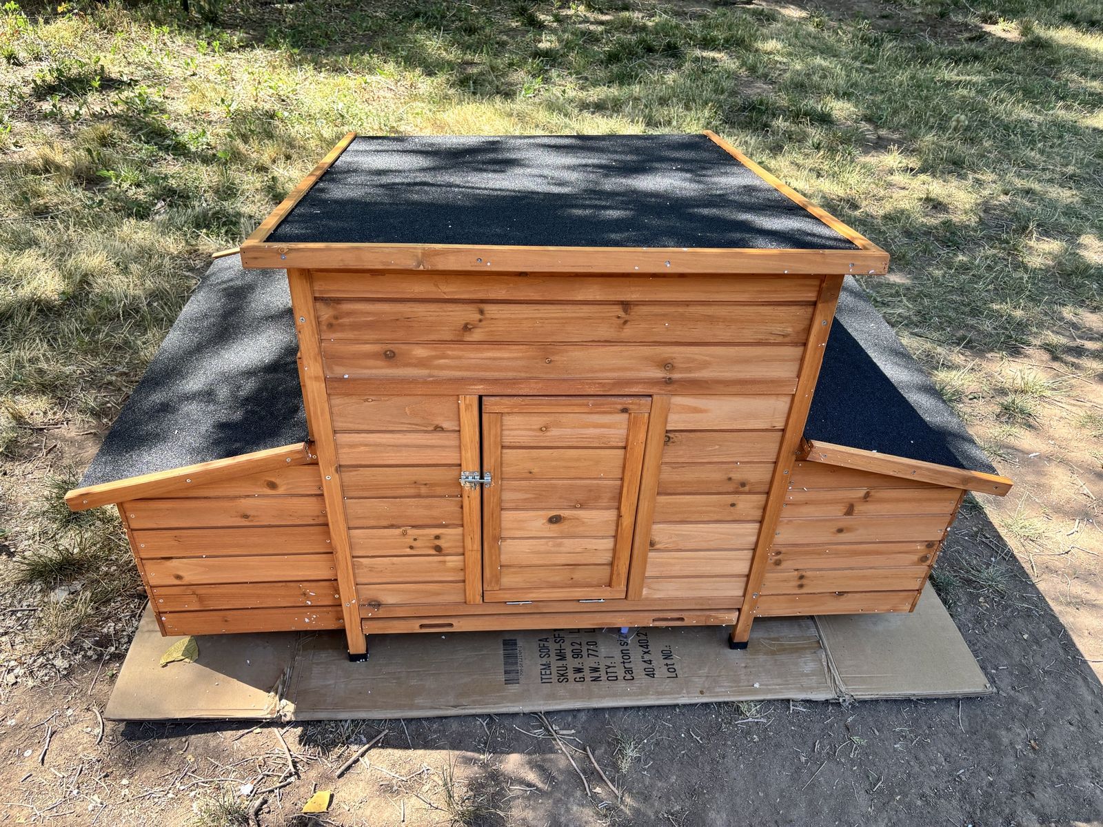 Brand New Wooden Chicken Coop with Dual Nesting Boxes – Fully Assembled!