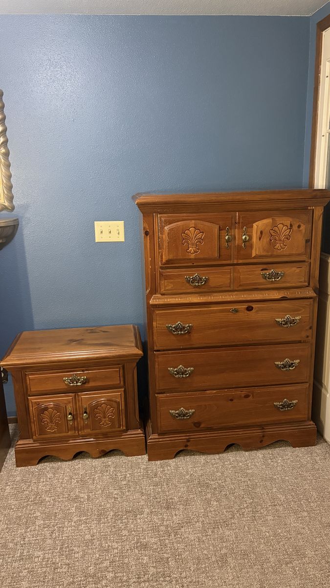 Queen Oak Bedroom set