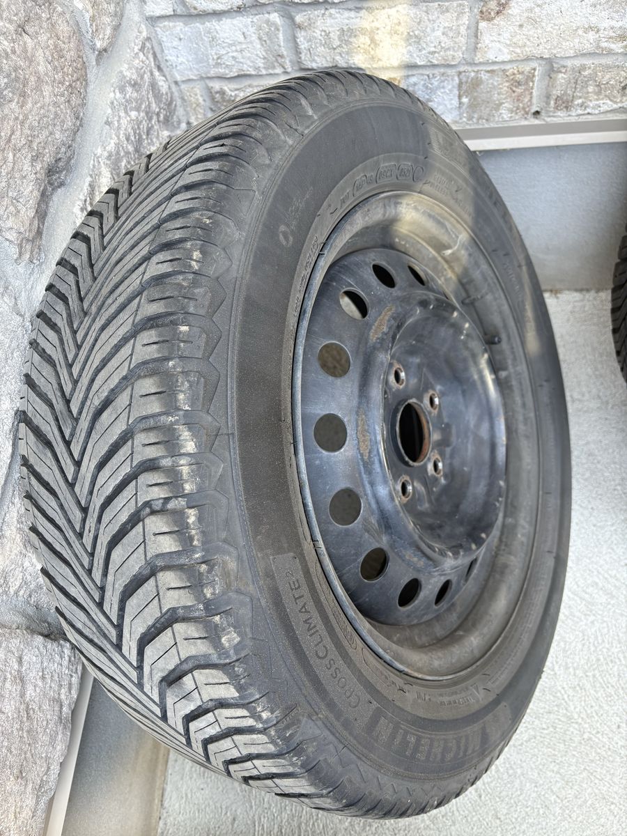 2010 Toyota Camry 16" wheels
