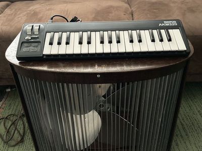 AKM320 Midiplus Controller