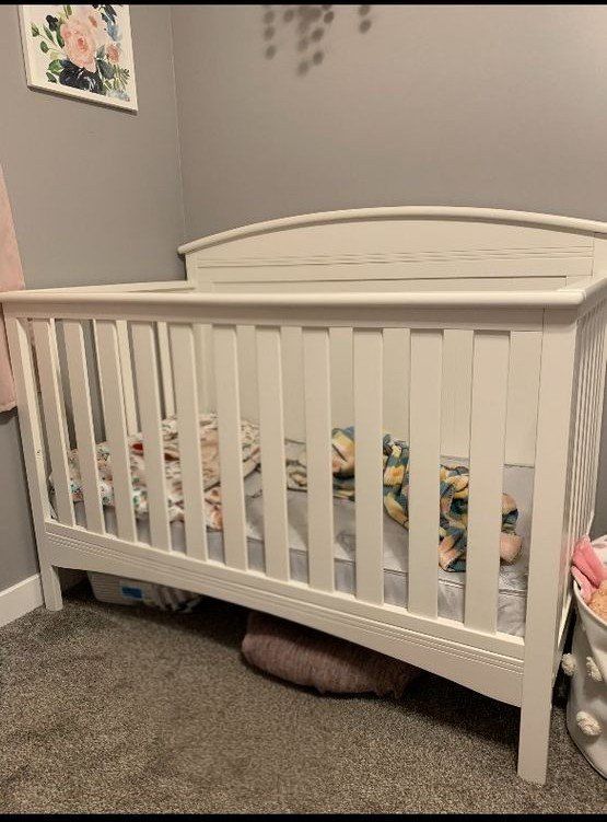 Delta Children 4-in-1 Crib and Matress