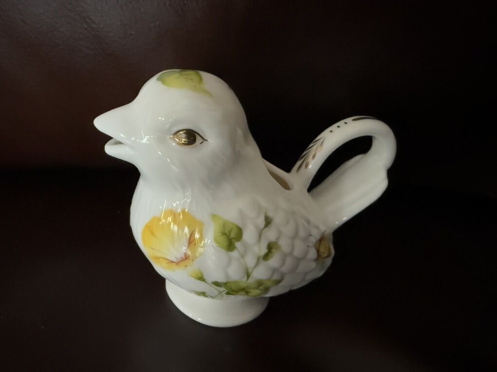 Gracue Brqnd China Bird Creamer