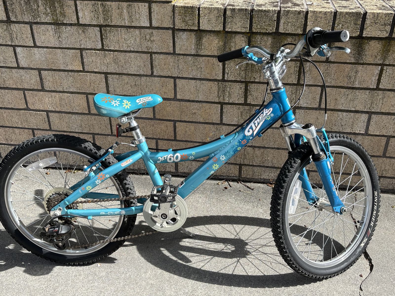 Awesome Trek 20” wheel girls Mtn bike $420 new. Shifts and brakes great. Like new