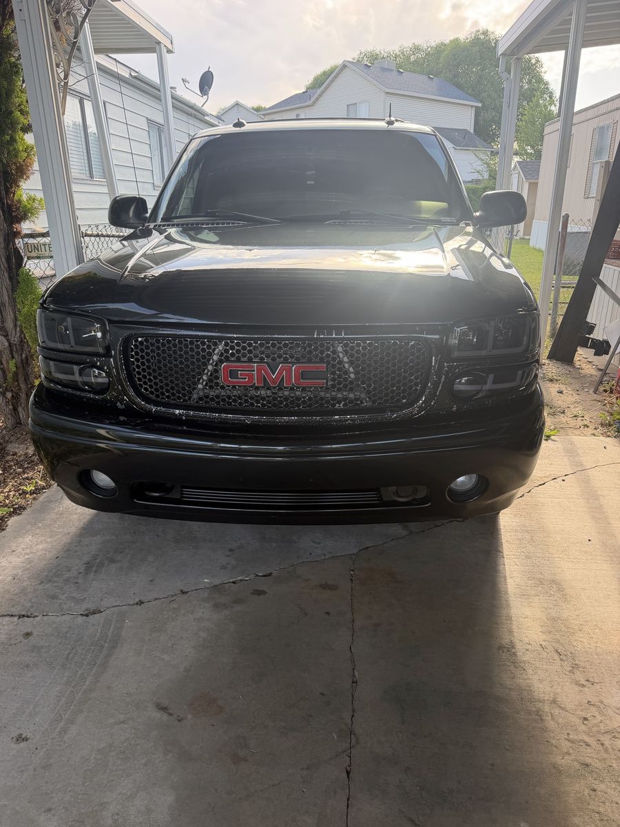 GMC Yukon denali 2003