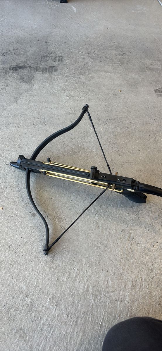 Compact Handheld 50lb Pistol Crossbow with Adjustable Sight - lots of fun