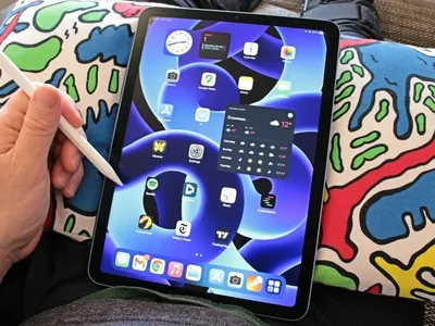 Apple iPad Air 4 (4th Gen) 64GB - Wi-Fi + Cellular Unlocked - 10.9"