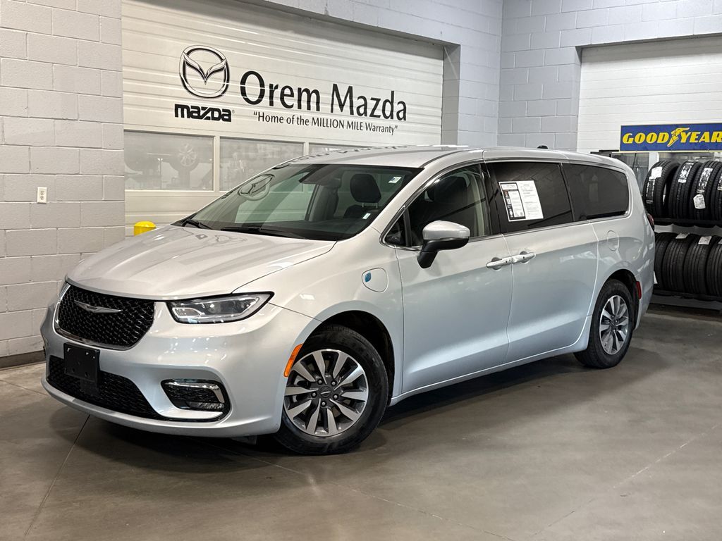 2023 Chrysler Pacifica Plug-In Hybrid Touring L