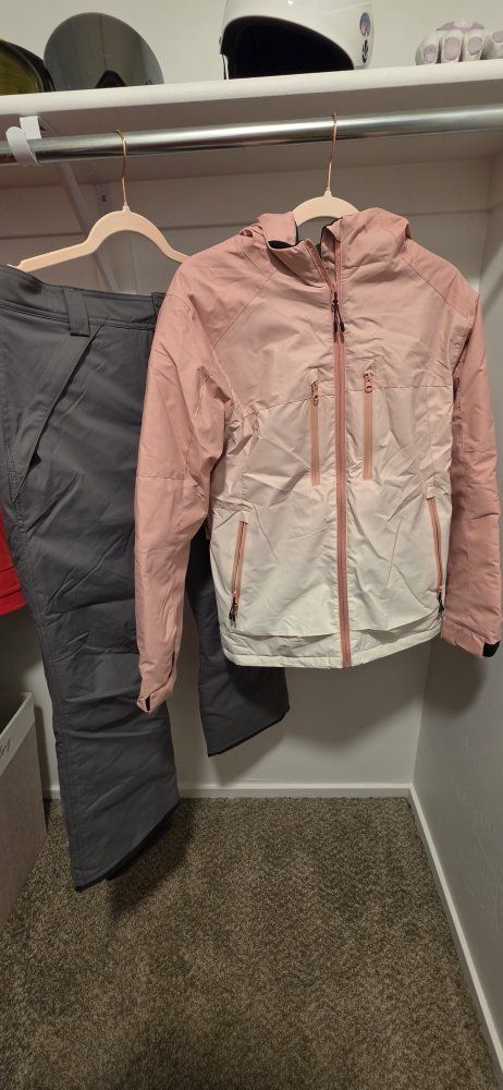 Women's Ski / Snowboard Clothing Set (Size M)