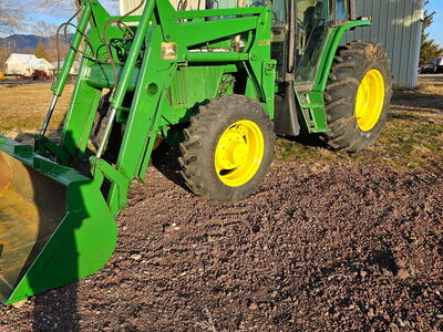 John Deere 6400