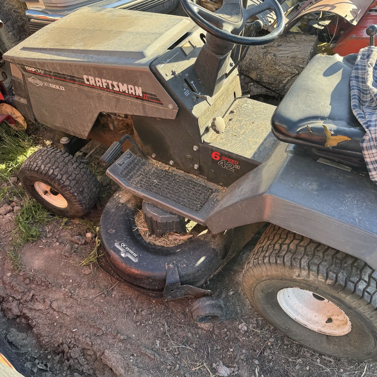 Lawn and garden tractors