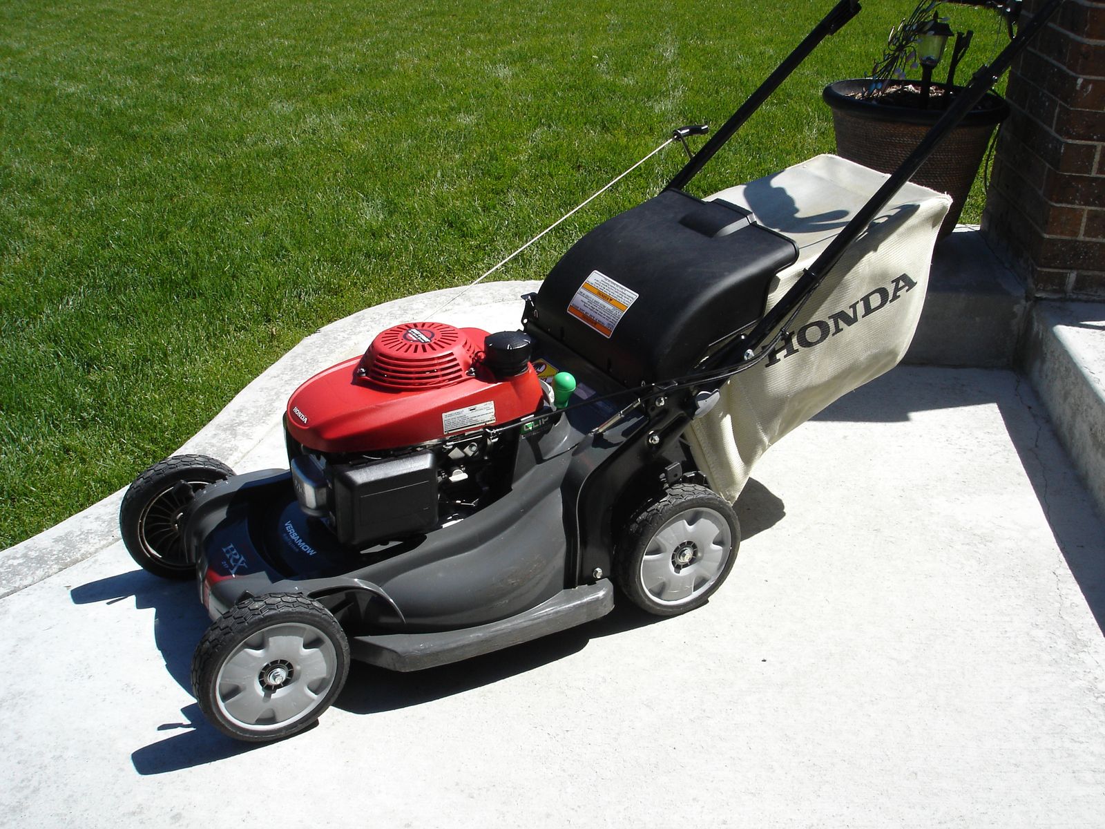 Honda HRX Select Drive Mower with Versamow – Premium Cut, Effortless Control