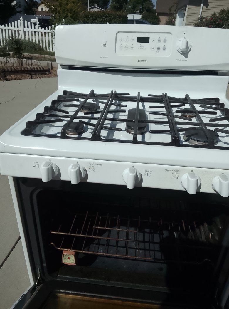 Kenmore White Gas Range Stove with Convection Oven and Grates