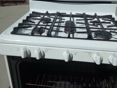 Kenmore White Gas Range Stove with Convection Oven and Grates