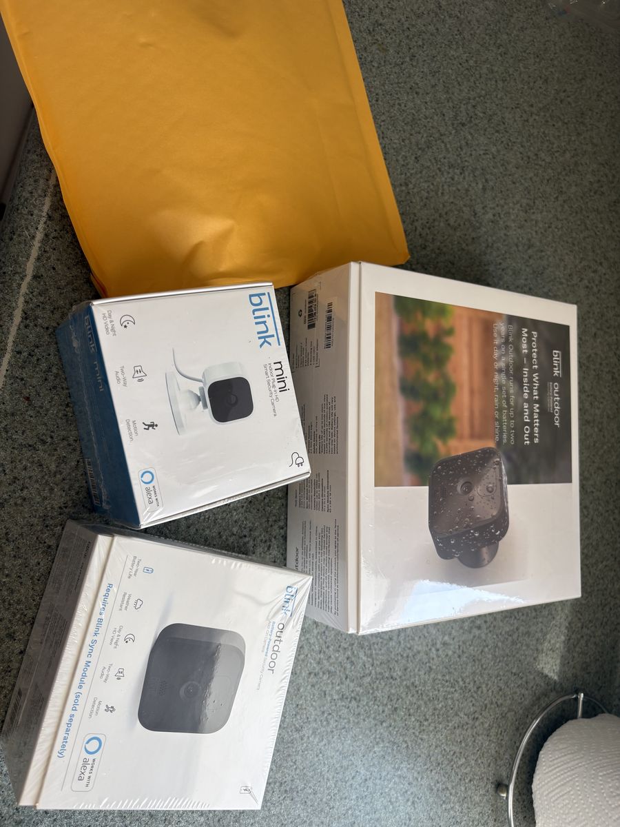 NEW Blink home security system ( Night & Day HD View with sync module )