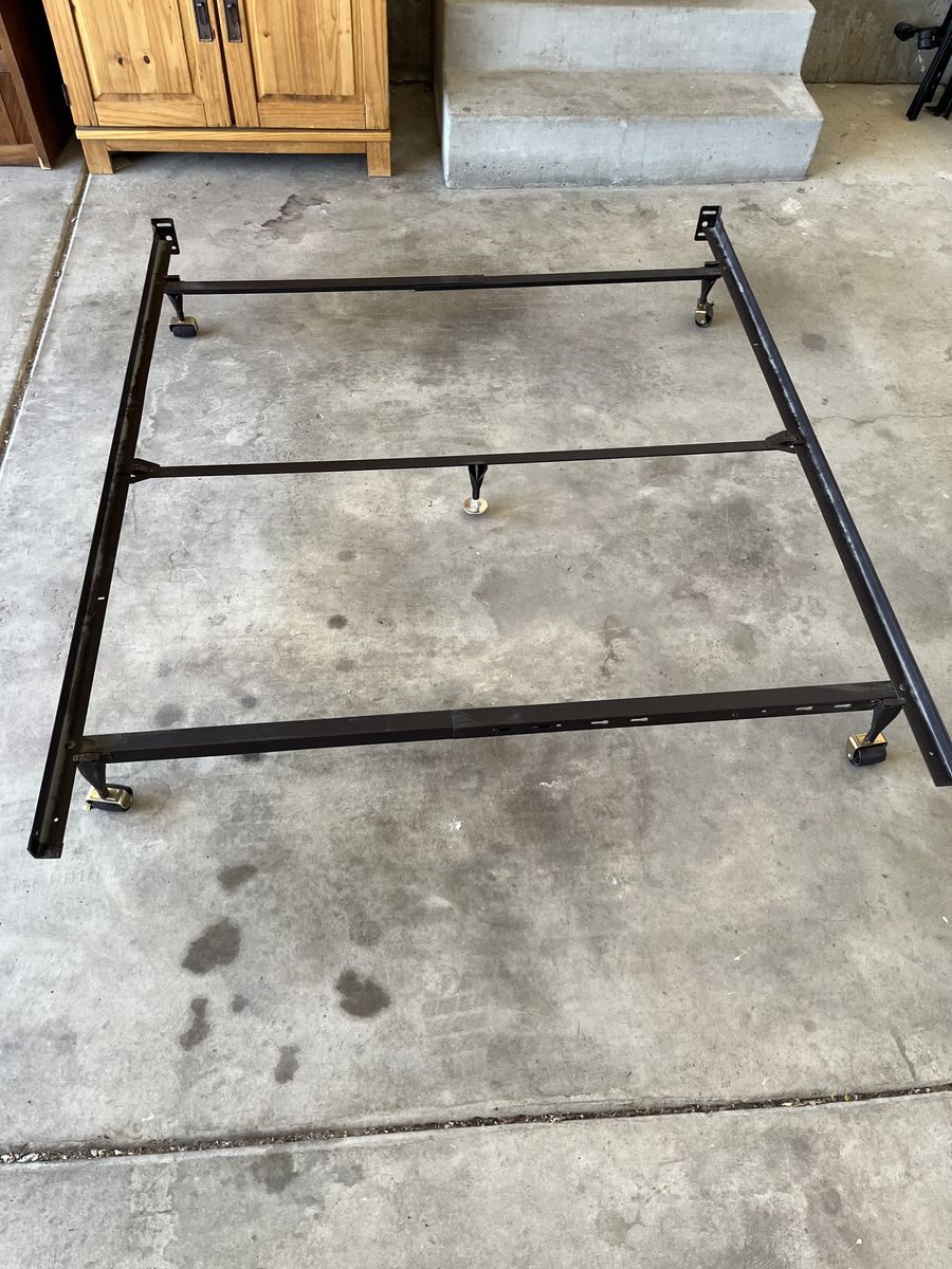 Adjustable bed frame