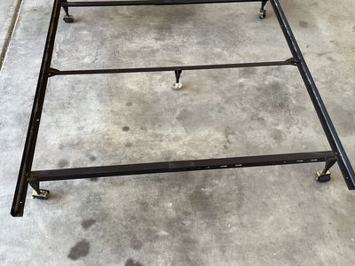 Adjustable bed frame
