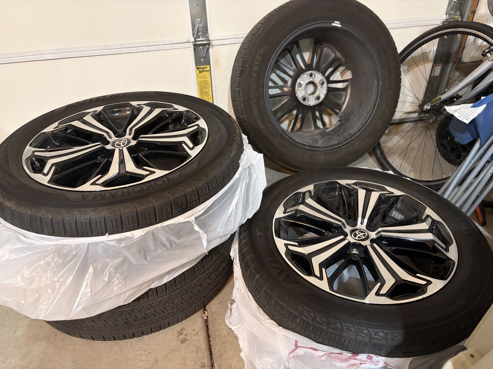 2025 Toyota RAV4 XSE OEM 19-inch wheels with Yokohama Avid GT 235/55R19 tires.