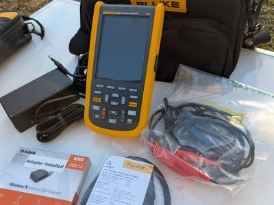 Fluke 124B Industrial ScopeMeter 40MHz Handheld Oscilloscope Multimeter