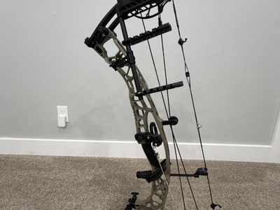 Hoyt Alpha AX3 33 (Left hand)