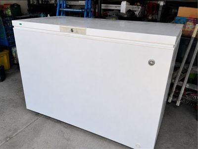 GE White Chest Freezer with Storage Baskets