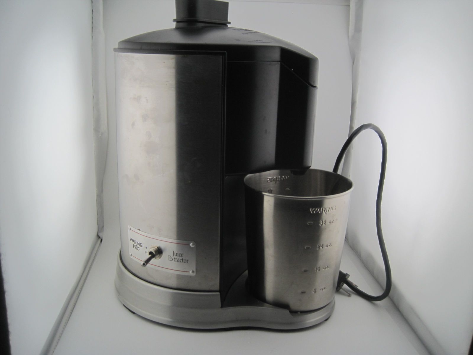 Waring Pro Health Juice Extractor Juicer Model JEX328 W/ Collection Cup Tested
