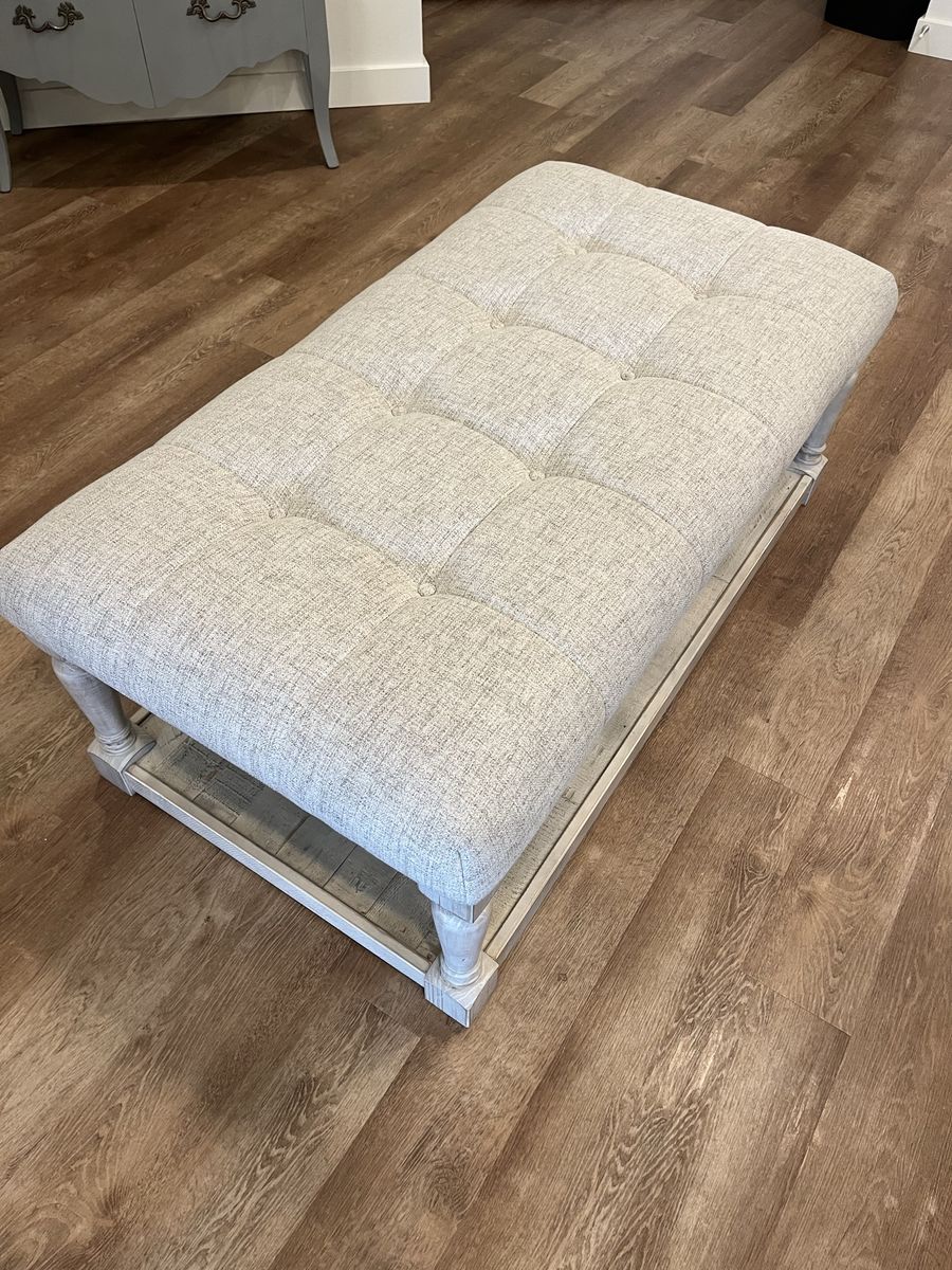 Coffee table/ottoman