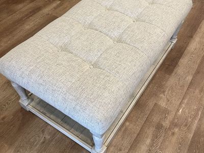 Coffee table/ottoman