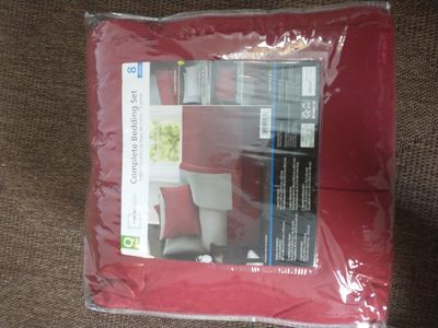 mainstays complete bedding set (QUEEN)