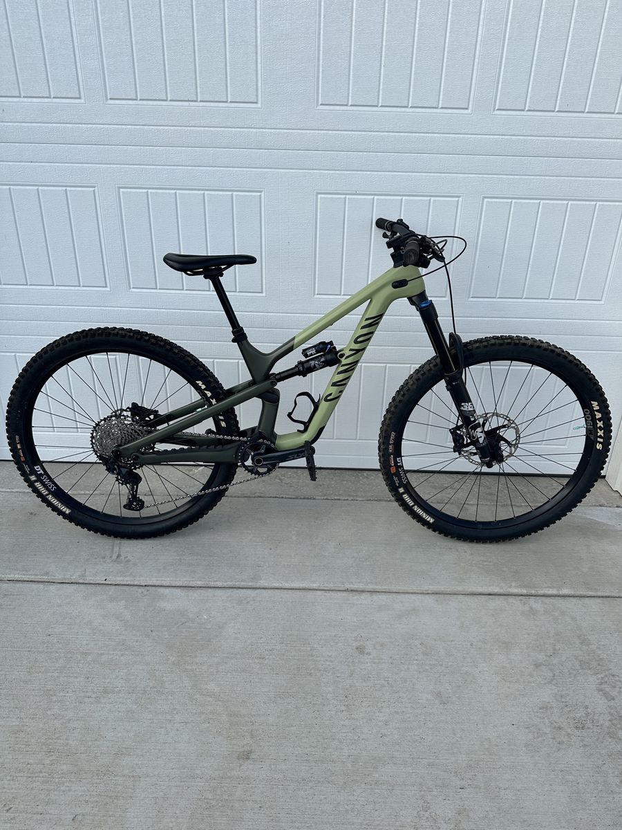 2023 Canyon Spectral - Carbon Fiber - Size Small