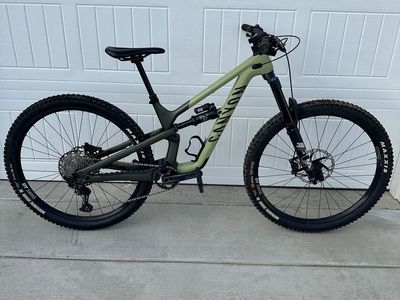 2023 Canyon Spectral - Carbon Fiber - Size Small