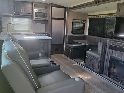 2021 32 foot mesa ridge trailer