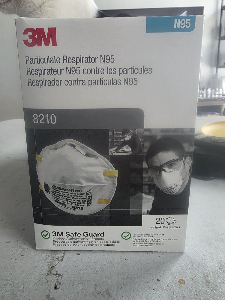 3M 8210 Particulate Respirator N95 Face Mask - Box of 20 - New, Sealed