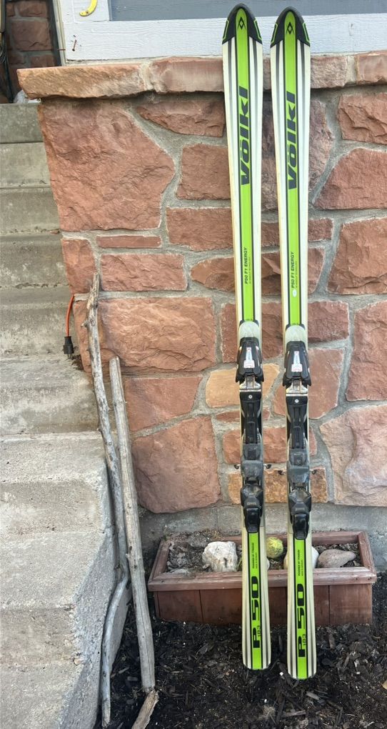 Volkl Skis 183 CM Ski