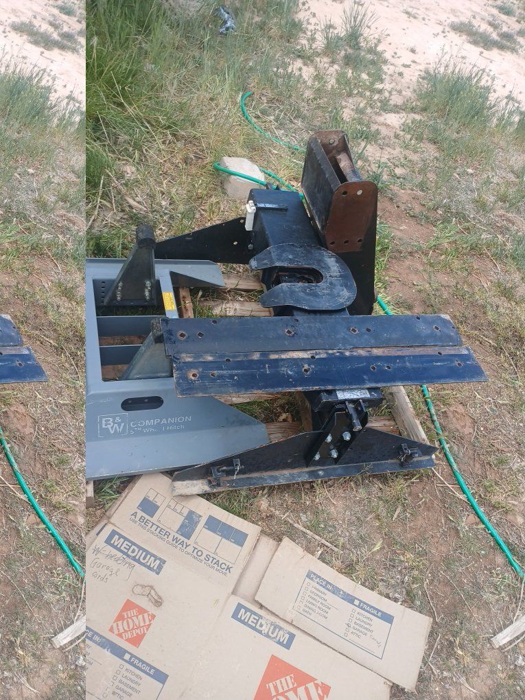 B&W Companion 5th Wheel Hitch Model 3000 - 18,000 lbs GTW, 4,500 lbs VTW