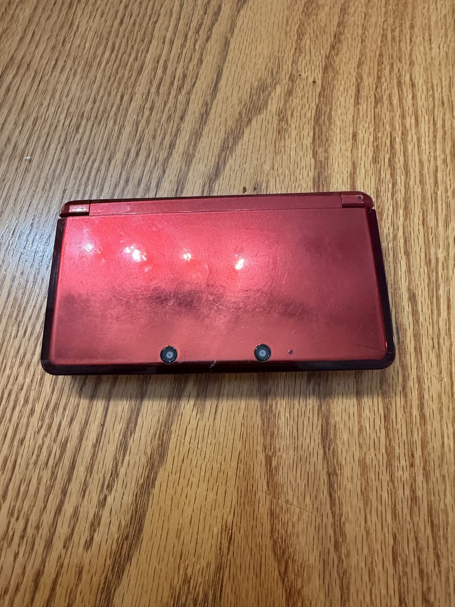 Red Nintendo 3DS with 4 Pokémon games