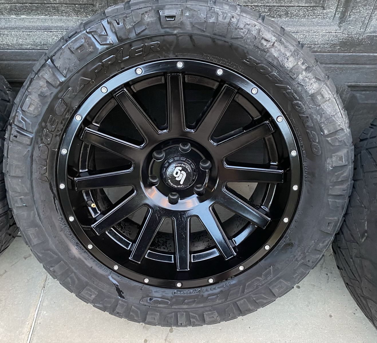 Set of 4 LRG Black Wheels and Nitto Ridge Grappler Tires 305/50R20