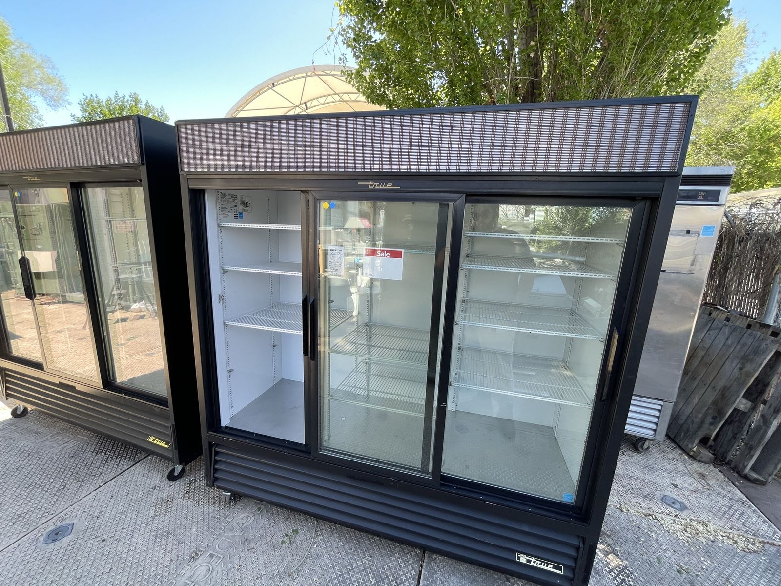 True Manufacturing Commercial Sliding Glass Door Refrigerator Cooler Merchandiser