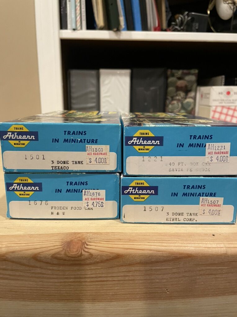 Lot Of 4 Athearn Blue Box HO Scale Freight Cars