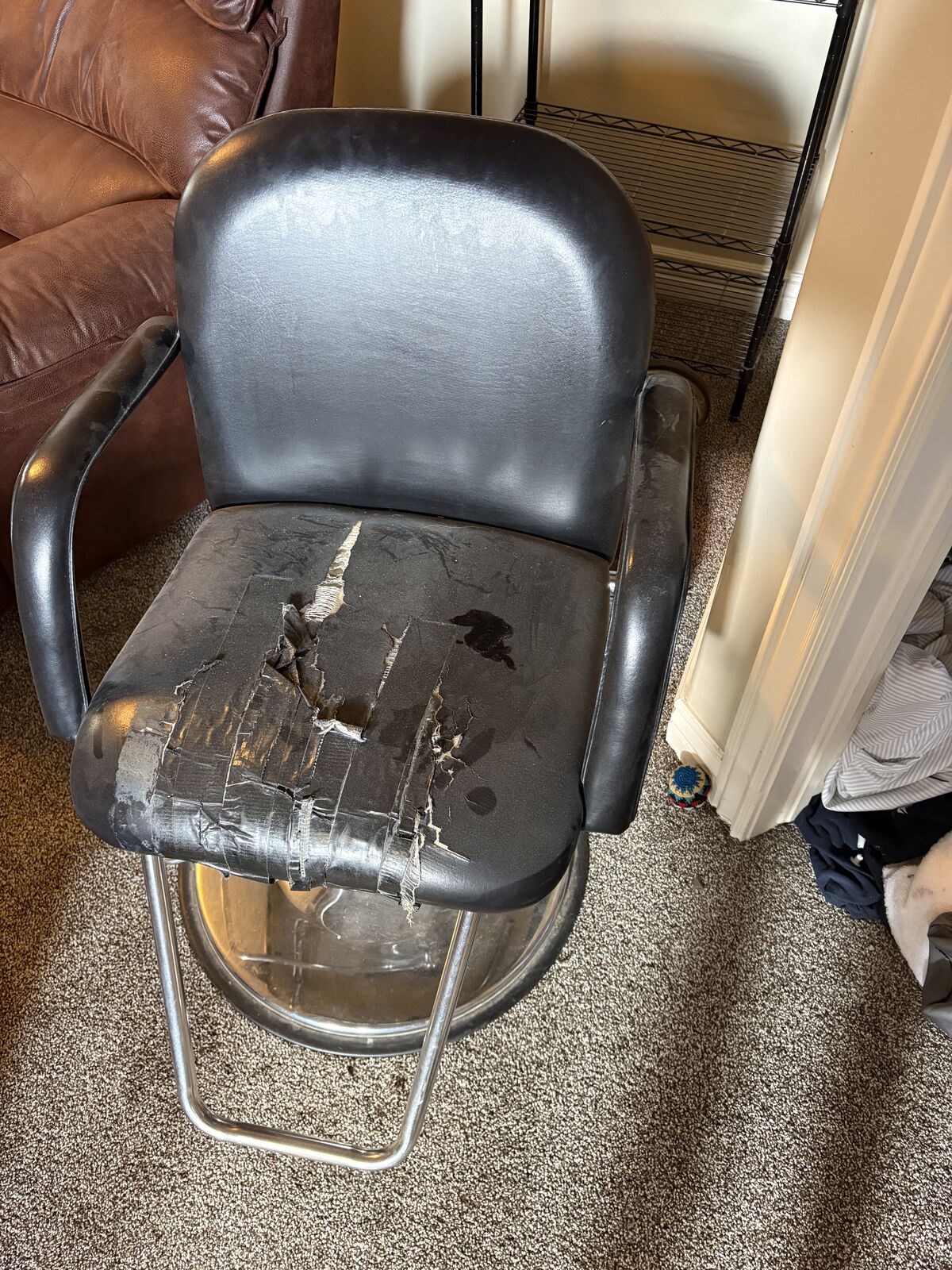 Salon hydraulic barber chair