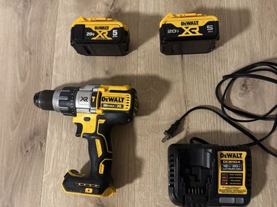 DeWalt 20V MAX XR Brushless Drill/Driver Kit with (2) 5.0Ah Batteries & Charger