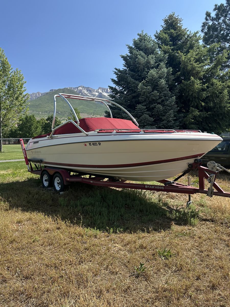 1990 4 Winns Boat